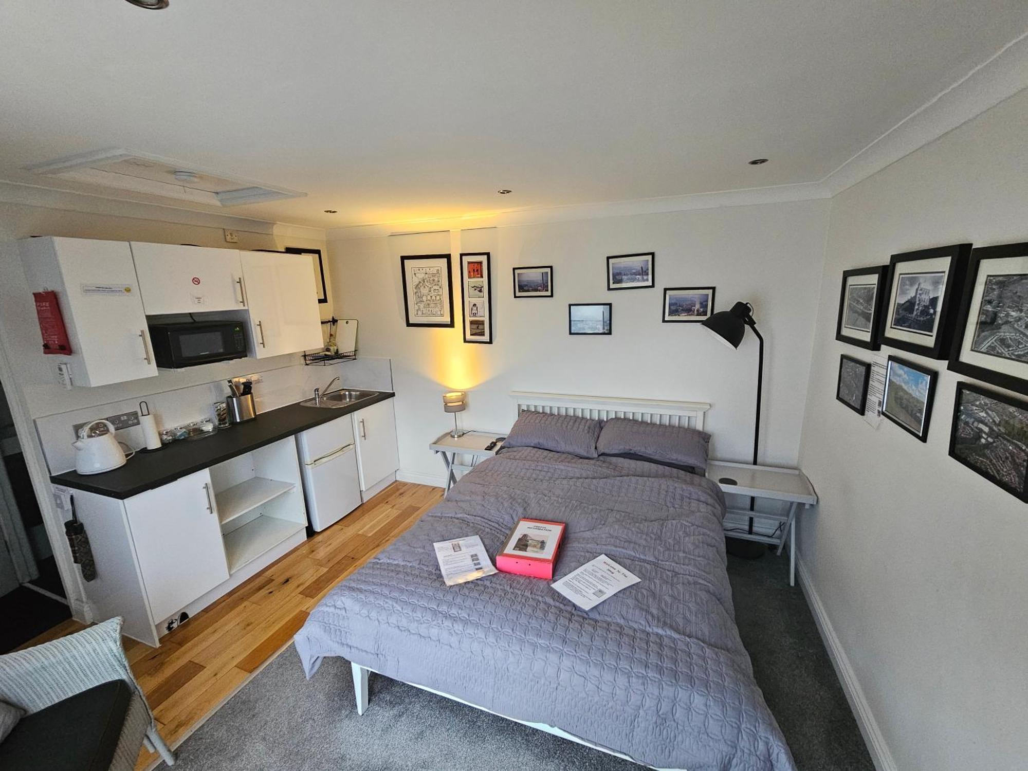 Modern Immaculate Studio With Ac & Parking, Outside The Caz Bristol Exterior foto